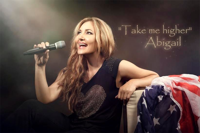 Abigail Budak pe scenă cu Irina Loghin la „Sărbătoarea mărţişorului”
