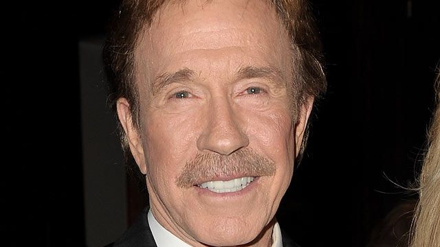 Veste tristă: Chuck Norris a suferit două atacuri de cord în mai puţin de o oră