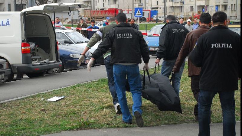 Nu a mai rezistat! S-a aruncat de la etaj. Polițiștii au înghețat atunci când au văzut cine e