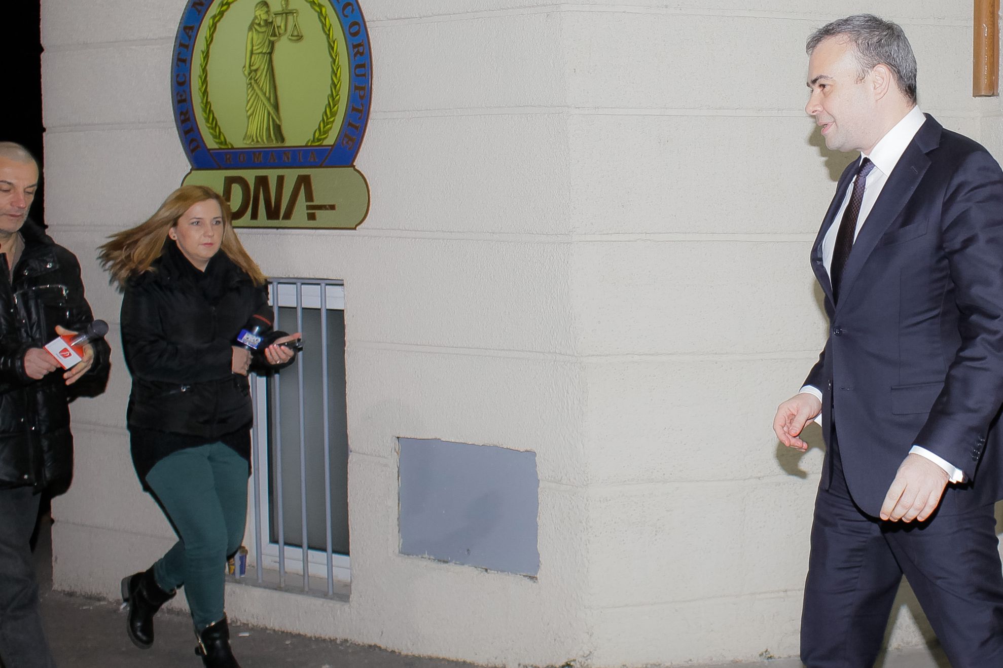 Referat DNA: Darius Vâlcov primea mita în pungi de plastic. Întâlniri secrete în cimitir