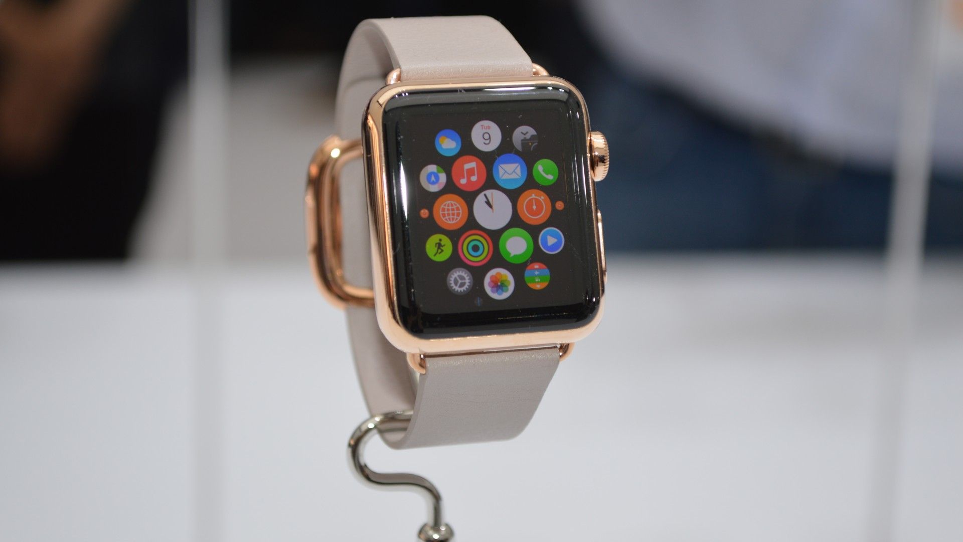 Dai un ban, dar iei ceva frumos: Ce tratament de VIP primești când iei cel mai scump ceas Apple!