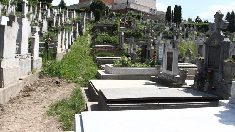 Zeci de familii din Cluj, obligate să își exhumeze rudele decedate 