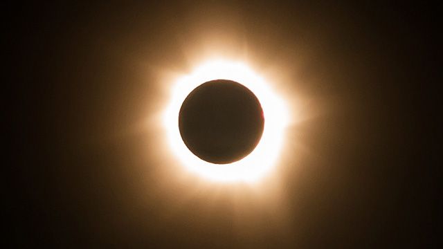 Eclipsa de soare, vineri în România. Unde şi de la ce oră se vede, în fiecare oraş din ţară