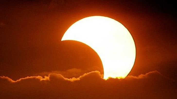 Eclipsă de soare. Cum alungăm de ghinionul adus de ziua de 13 şi de eclipsa de soare