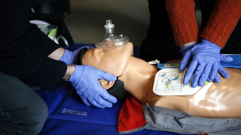 Propunere-şoc: Şoferii, obligaţi să facă "şcoală" de paramedici
