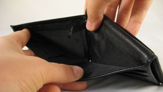 Parlamentul adoptă o nouă lege anti-austeritate. Ce se întâmplă cu cei care au datorii la stat