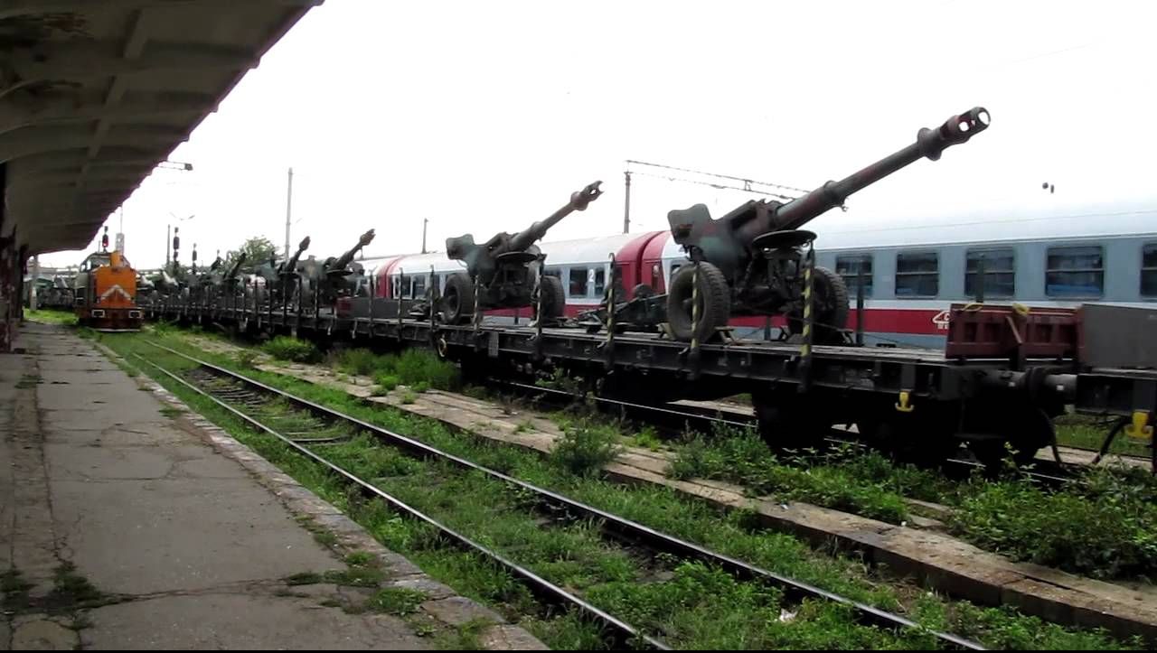 Tancuri militare şi maşini de război au intrat în această dimineaţă în ţară. Populaţia, înfricoşată