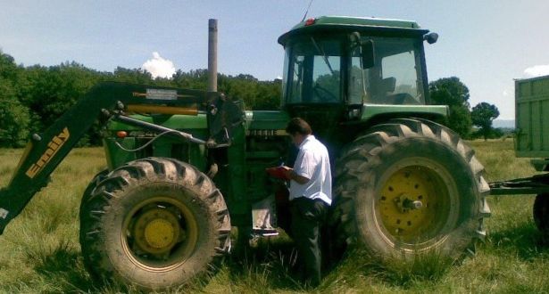 Incredibil! Tractorişti cu salariu de 14.000 lei pe lună în România