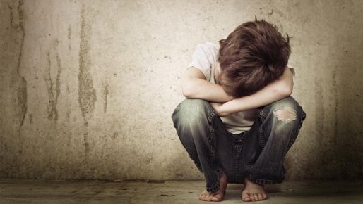 Caz cutremurător, la Vaslui. Doi fraţi părăsiţi de părinţi, leşinaţi de foame şi de frig