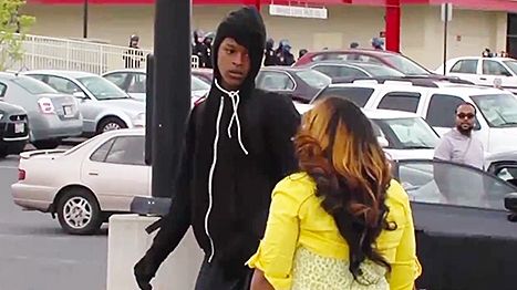 Şi-a găsit fiul încercând să meargă cu prietenii la protestele din Baltimore. Ce a urmat este viral!