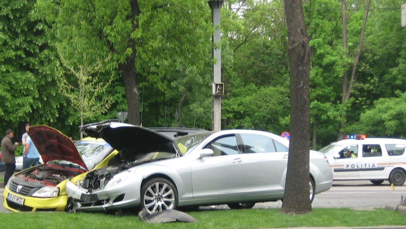 Accident pe Șoseaua Kiseleff. Două persoane au ajuns la spital