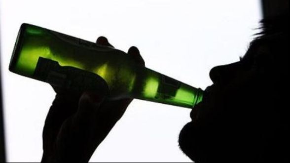 Eşti tânăr şi consumi alcool? Riscuri extreme pentru sănătate