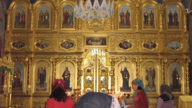 De ce femeile nu sunt primite în altar