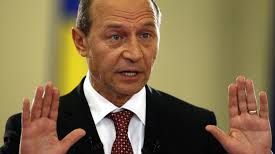 Băsescu atacă SRI: Se dă o luptă pentru cine e tatăl anticorupției și SRI s-a simțit umilit de DNA