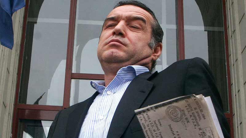 Oficial: Steaua a anunţat despărţirea de antrenorul care a scris istorie pentru roş-albaştri