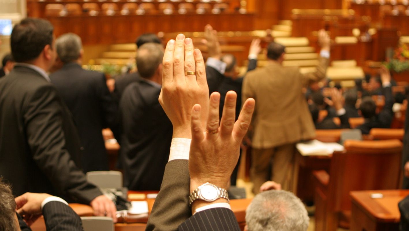 Proiectul de lege privind Codul fiscal stârnește discuții aprinse în plenul Senatului 