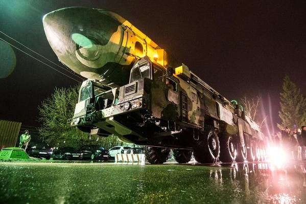 Rusia, paradă cu o armă-monstru. Cum arată Topol-M, racheta ce poate pulveriza un oraș
