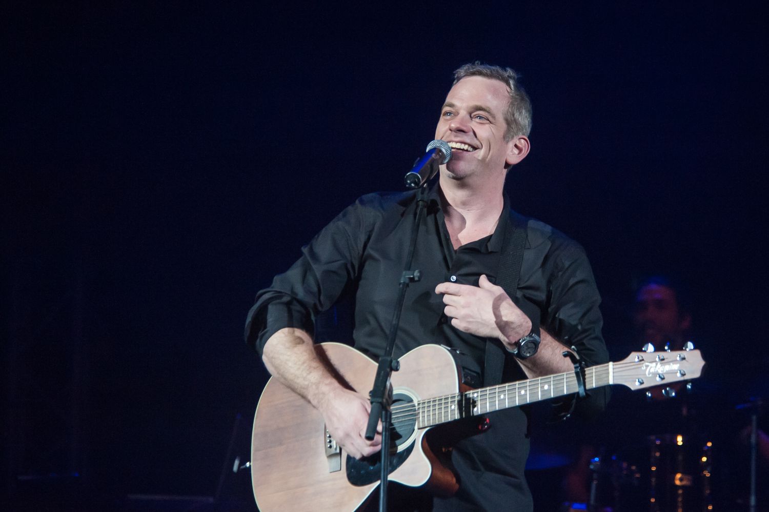 Spectacol! GAROU a cucerit Romania si a fost cucerit de romani!