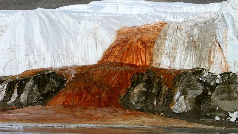 Cascadele sângerii din Antaractica. Cauza acestui fenomen misterios a fost elucidată