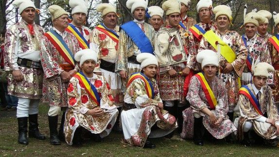 Creștinii ortodocși praznuiesc, în a doua duminică după Paști, Duminica Tomii. Traditii si obiceiuri