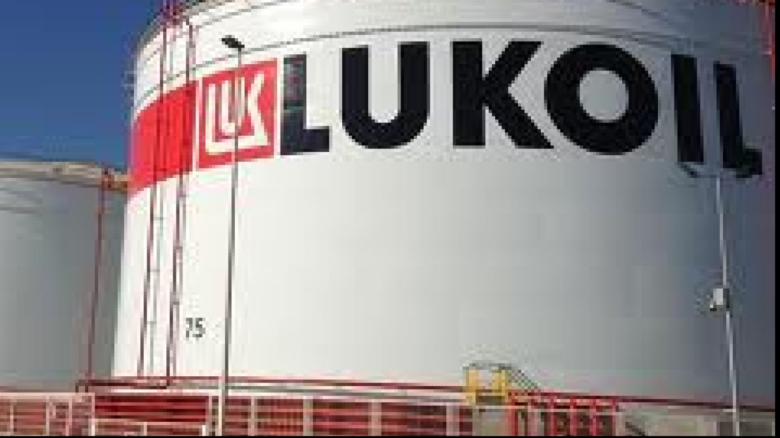 Inculpații din dosarul Lukoil rămân sub control judiciar