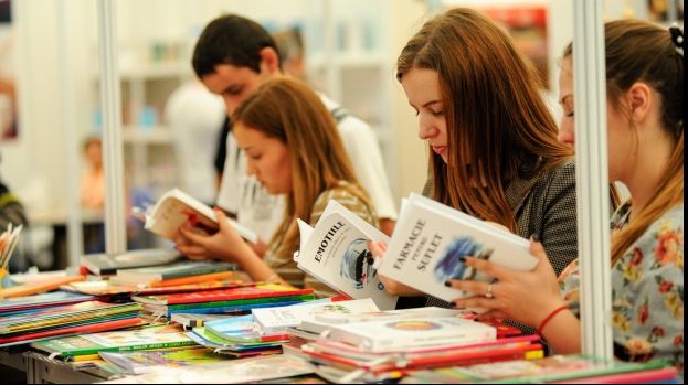 TVA la cărți ar putea scădea la 5%. "Nu e o pierdere palpabilă pentru buget"