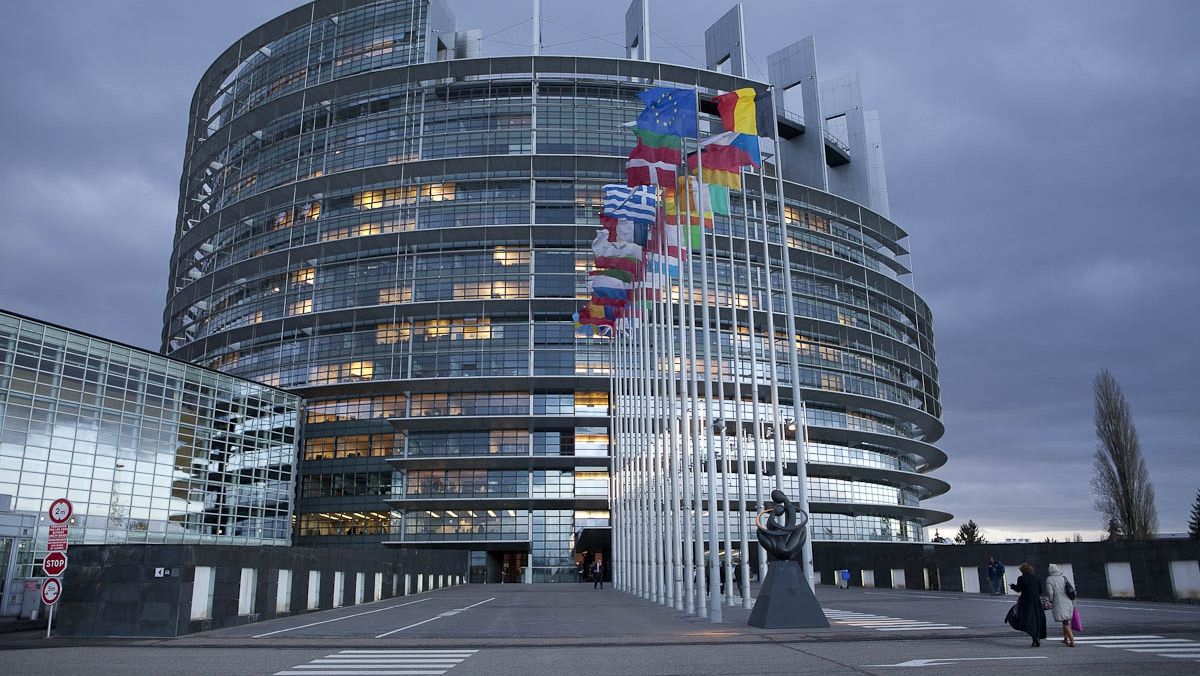 Patru eurodeputați români, nominalizați la titlul ,,europarlamentarul anului'' în 2016