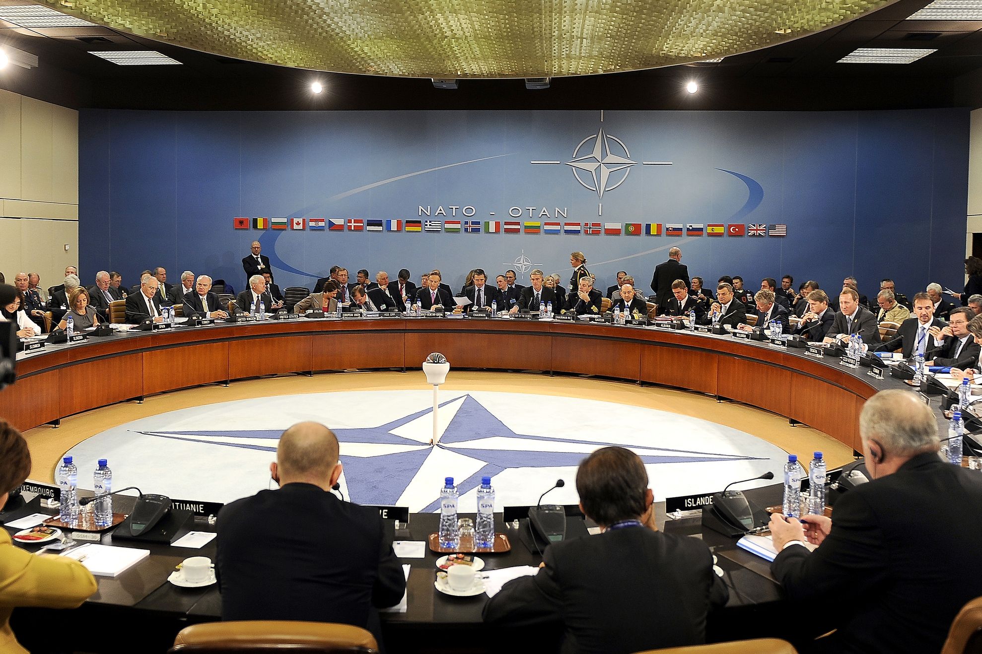 NATO garantează că va apăra România 