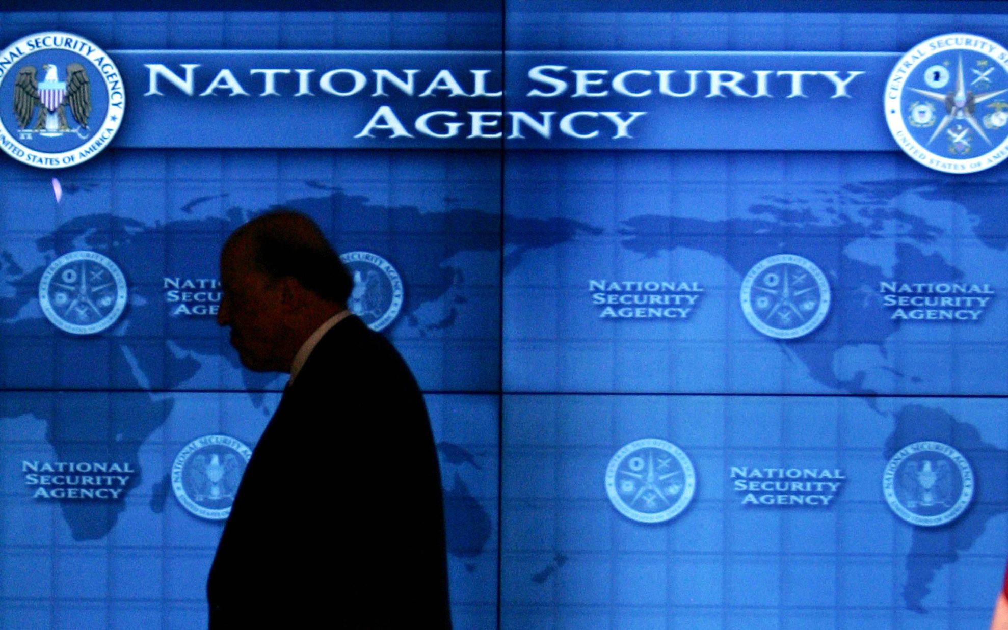 Americanii te spionează constant! Soluții pentru a scăpa de supravegherea NSA.