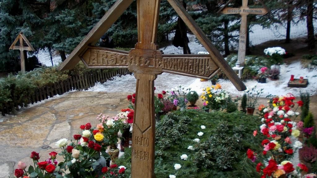 Minuni la mormântul părintelui Arsenie Boca