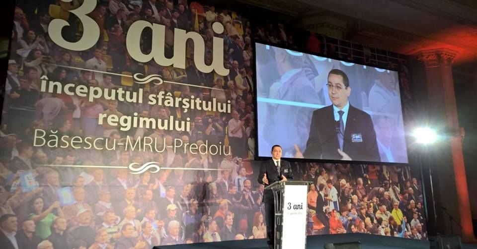Ponta anunţă pe melodia AC/DC "Thunderstruck" că va fi premier până la finalul lui 2016 
