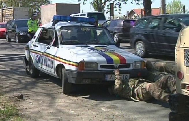 Accident cu două blindate americane şi o maşina de poliţie, la Galaţi