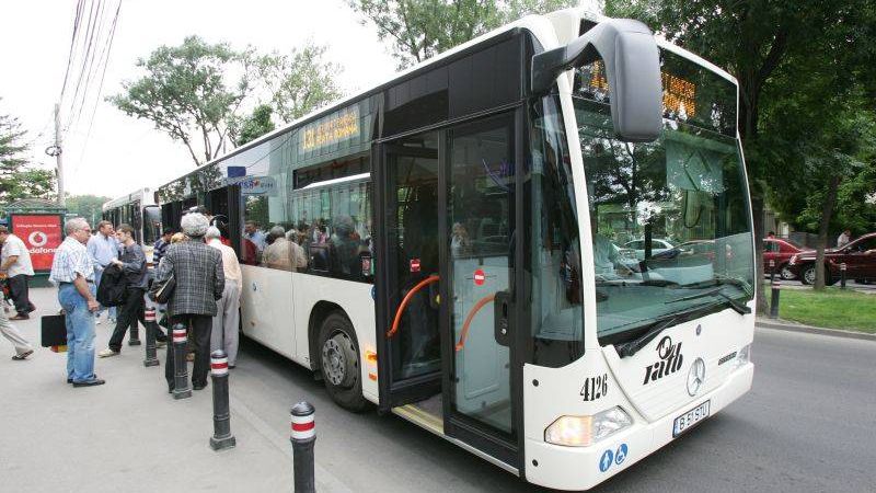 Directorul RATB care a prejudiciat regia cu 820.000 de euro, condamnat la 4 ani de închisoare
