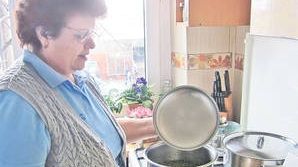 O femeie din Bucureşti ţine post de 10 ani: "Mă simt mai bine sufleteşte, spiritual şi trupeşte"