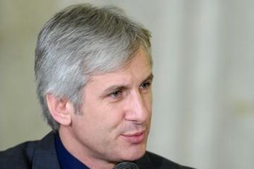 Ministrul Teodorovici, făcut cu ou şi oţet de Moise Guran: După o aşa dandana, ceri salariu mai mare