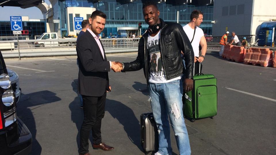 Primele imagini cu Remy Bonjasky la Bucureşti. Cine l-a aşteptat la aeroport