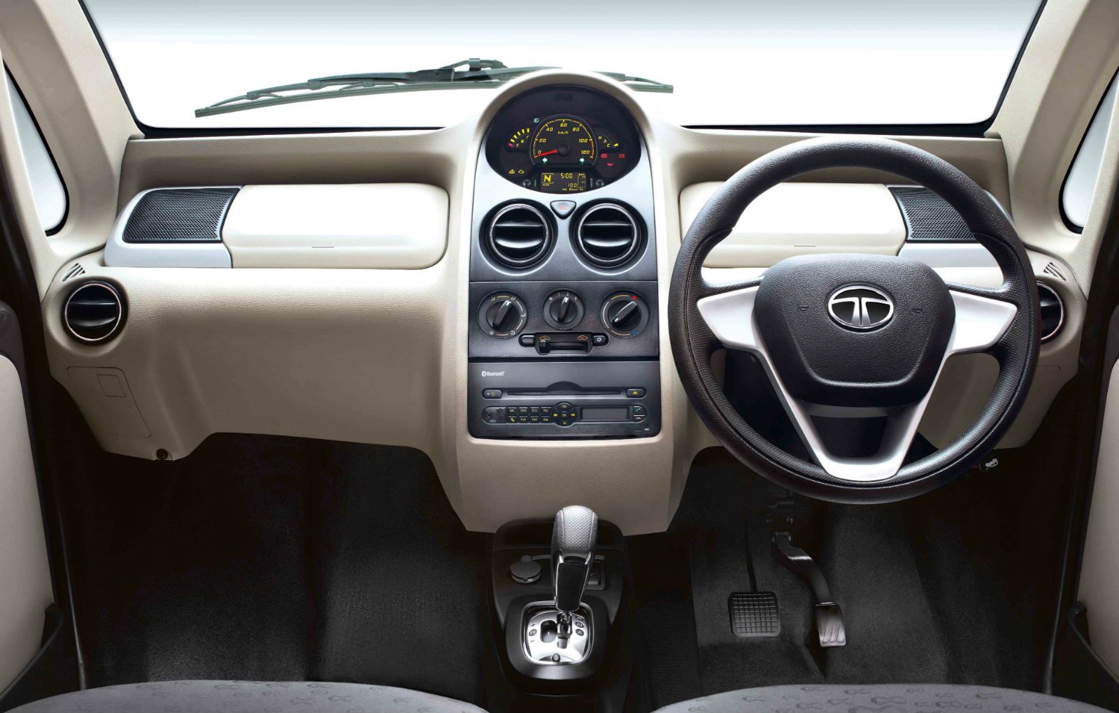 Noul Tata Nano GenX: Cea mai ieftină mașină din lume are acum portbagaj şi cutie automată