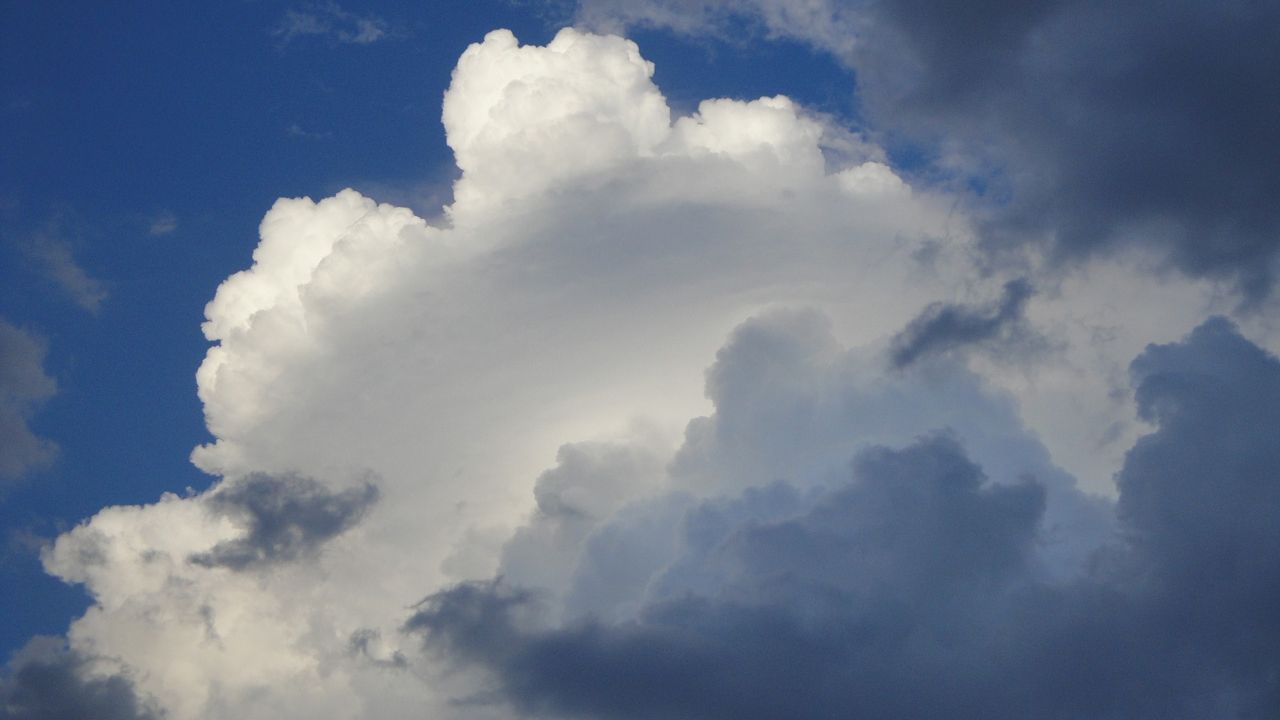 Prognoza meteo pentru trei zile: vreme răcoroasă, instabilă și ploi însoțite de descărcări electrice