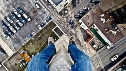 Dublă sinucidere la Oradea: s-au aruncat împreună de pe bloc. Ce au descoperit anchetatorii