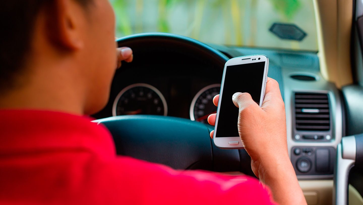Aplicațiile care te țin în siguranță la drum lung! Telefonul devine copilot