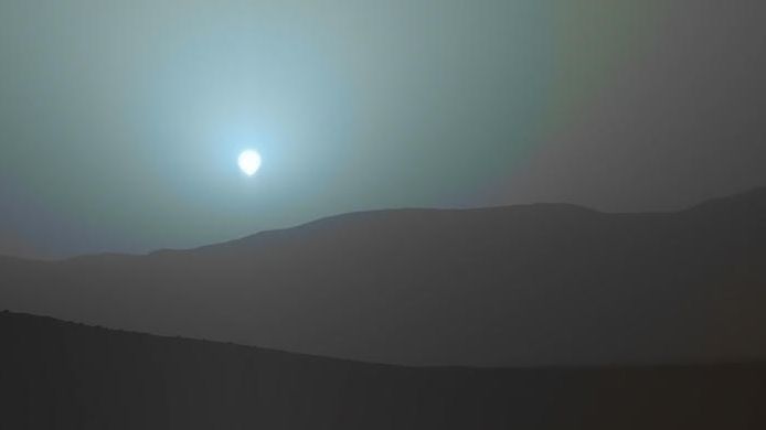 Apus de Soare pe Marte surprins de roverul Curiosity