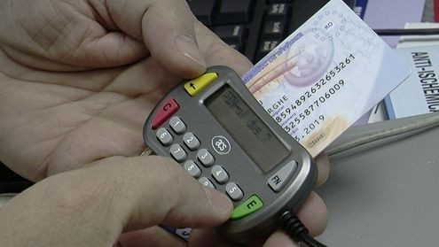 Se solicită amânarea utilizării cardului de sănătate: "Implementatea lui suferă deficienţe"