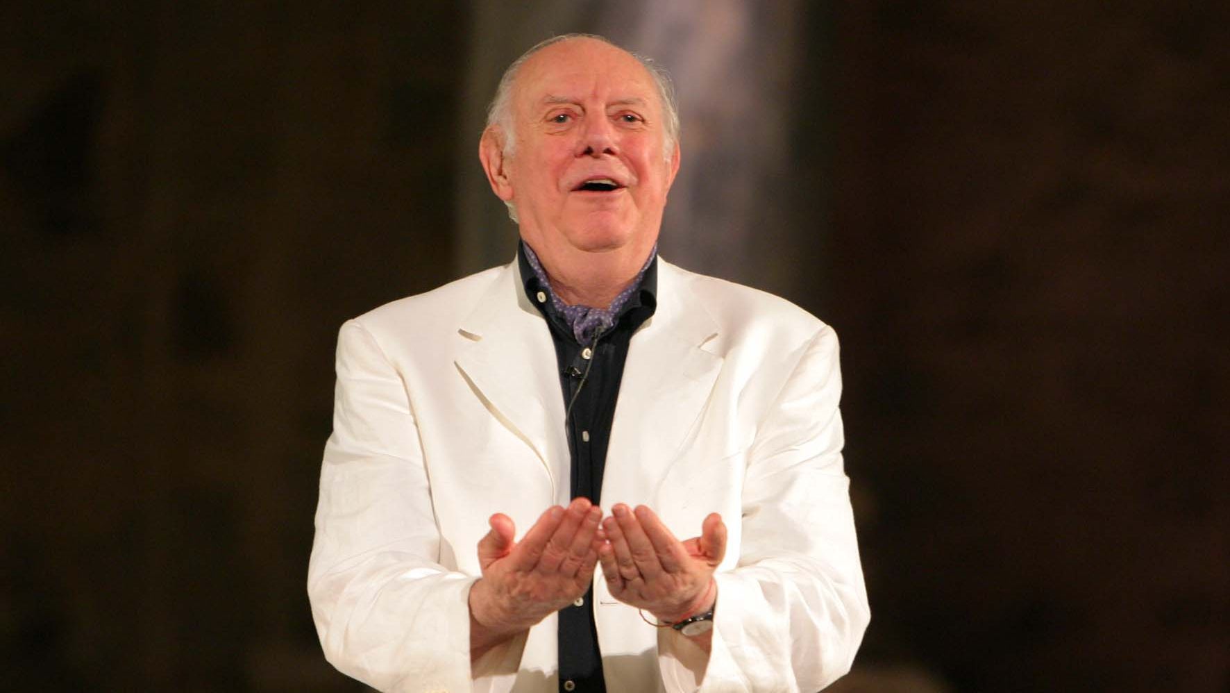 Povestea românului ars de viu de patronul italian, scrisă de un laureat al premiului Nobel