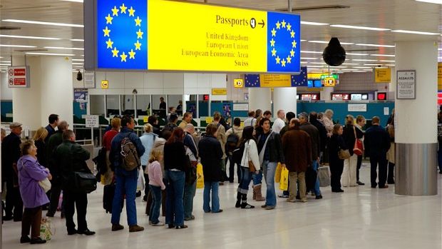 "Românii sunt nişte gunoaie" - declaraţia scandaloasă a unui politician britanic