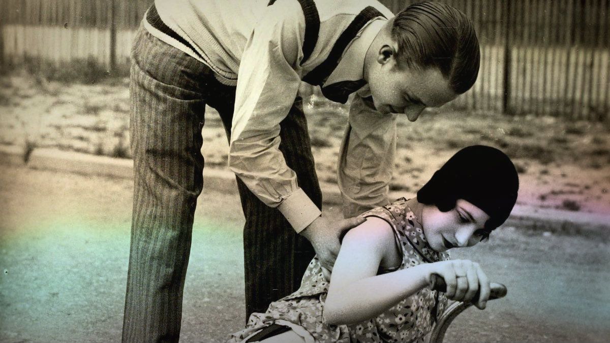 Rușine nouă! Pozele astea erau considerate pornografie acum 100 de ani!