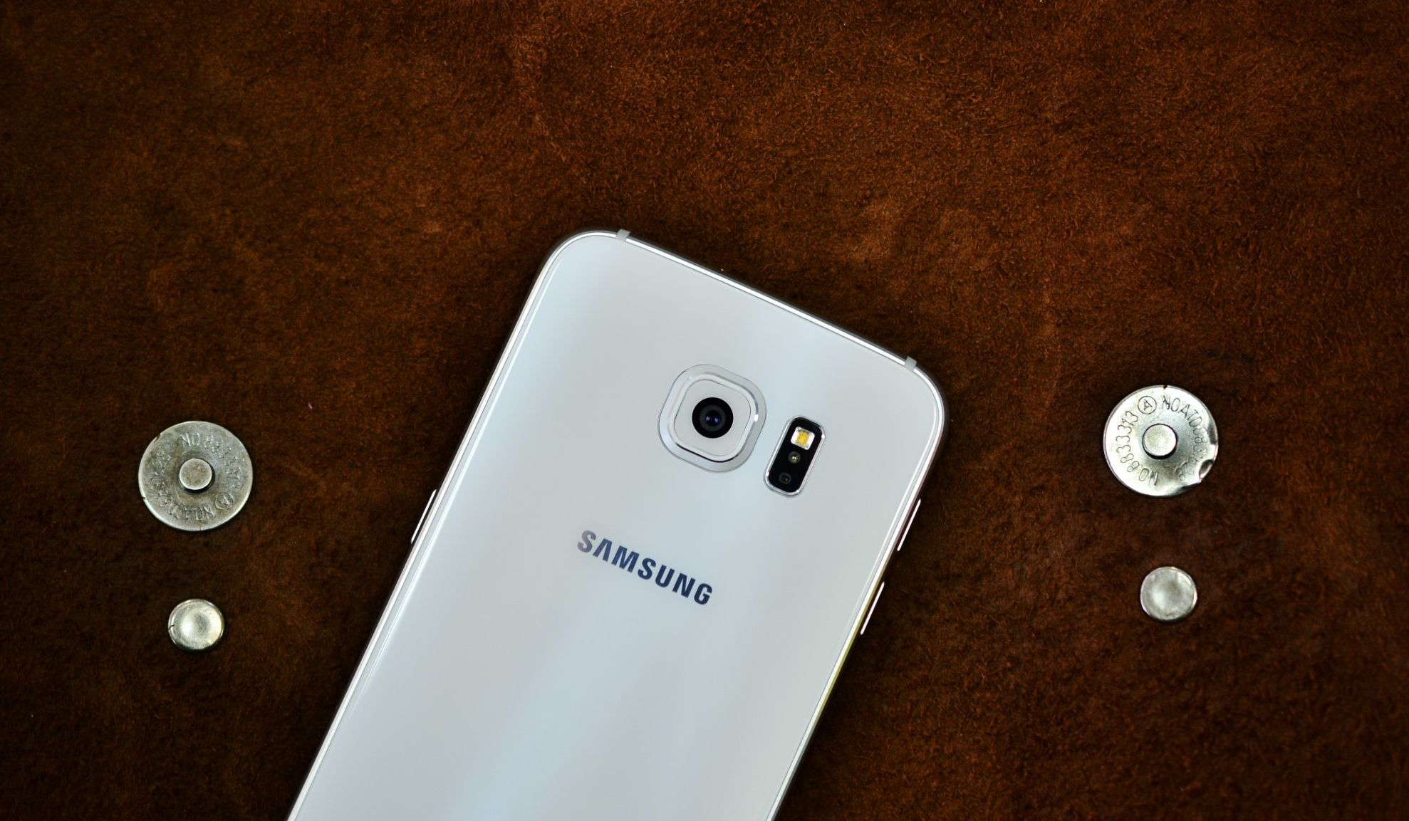 Samsung a copiat până și reclamele Apple!