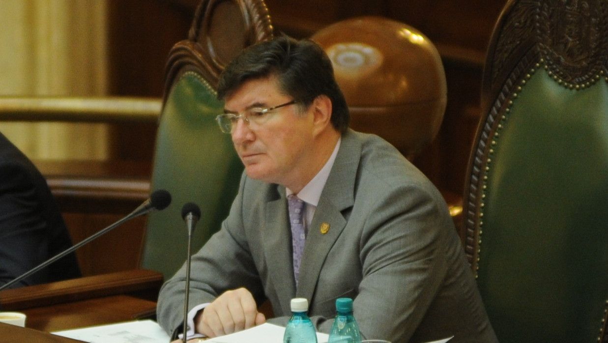 Replici dure între PSD și PNL la ședința de revizuire a Constituției 