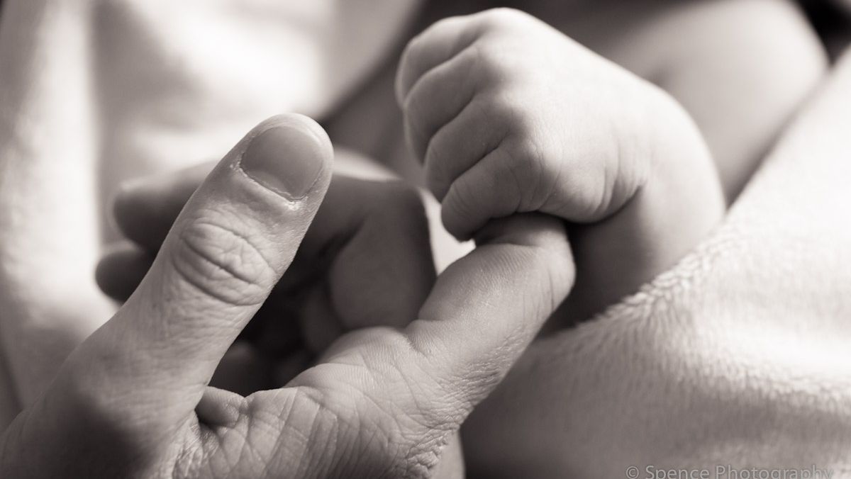 Un bebeluș de opt luni, omorât în bătaie de tatăl lui