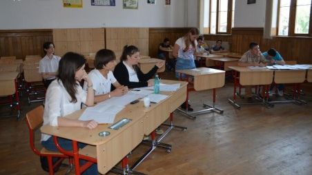 Peste 500 de elevi din România participă la Olimpiada Dezbaterilor