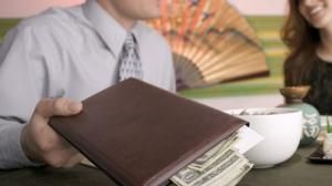 Impozitarea bacșișului rămâne valabilă și după 1 iunie